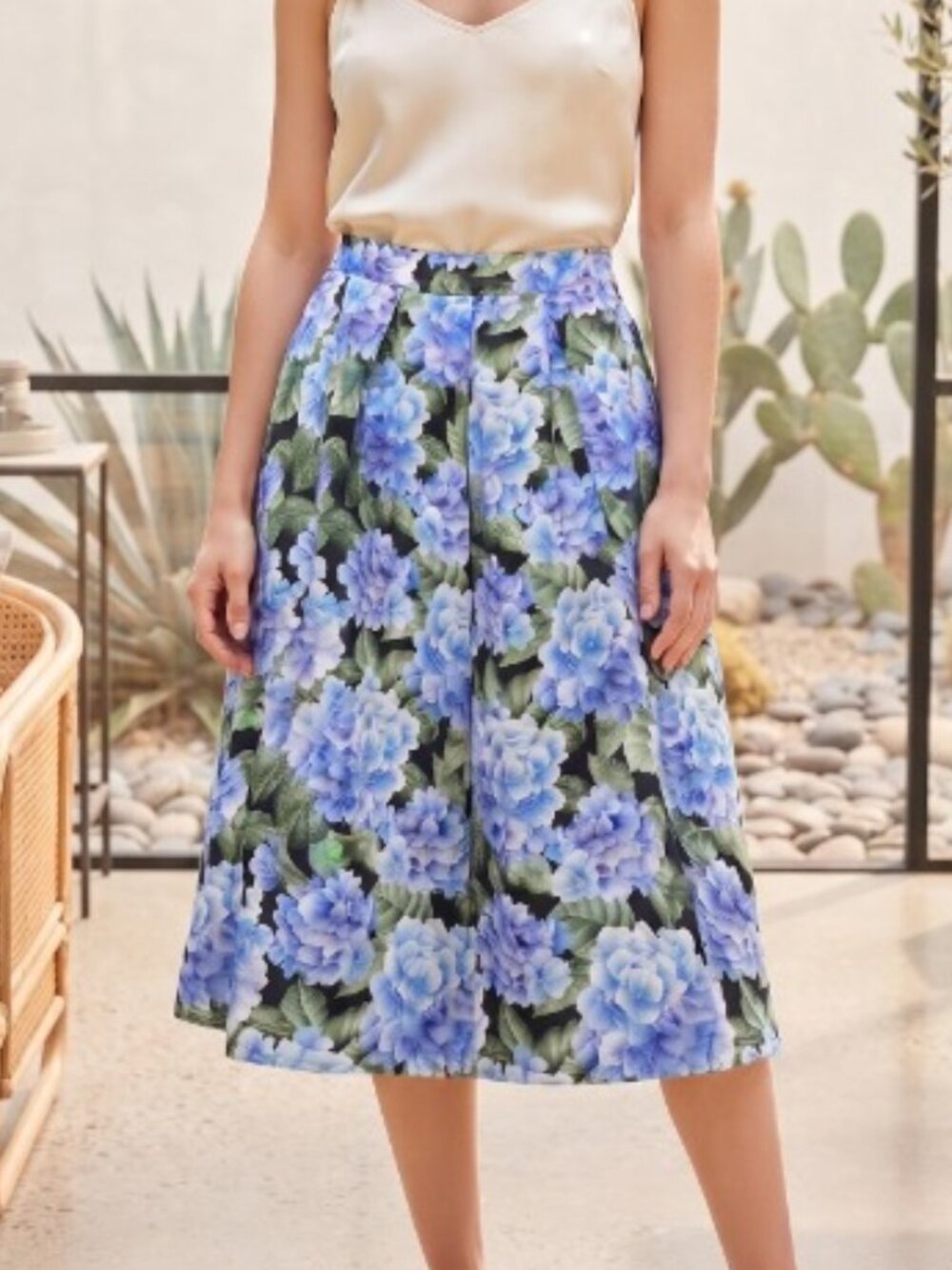 Forever 21+ Women's Blue Hydrangea Floral Pleated Midi Skirt - Size 1X - Picture 4 of 4
